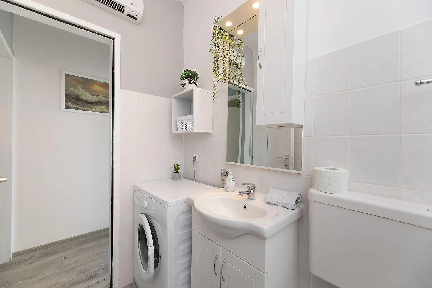 Reizendes Apartment Mit Meerblick, Privater Terrasse, Sonnenschutz, Waschmaschine Crikvenica
