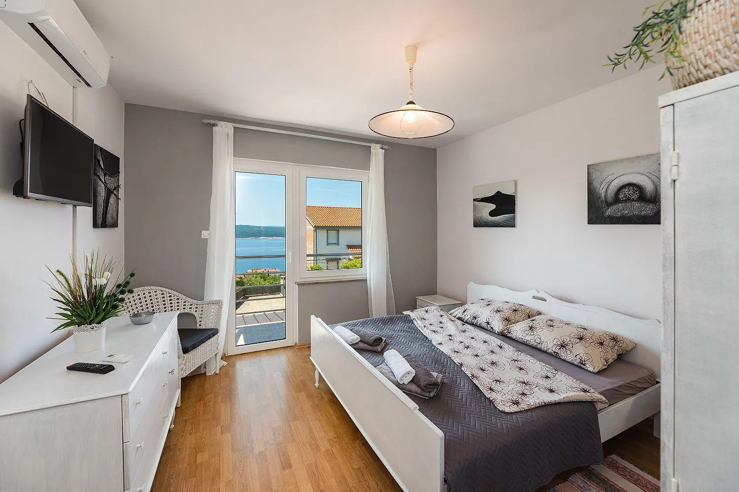 Reizendes Apartment Mit Meerblick, Privater Terrasse, Sonnenschutz, Waschmaschine Crikvenica 0*,  Croatia